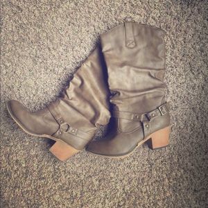 Tan heeled boots